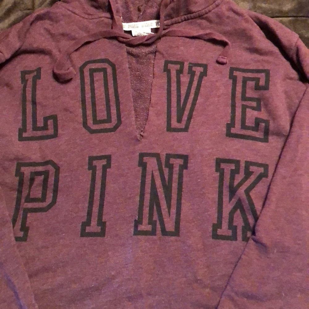 VS pink pull over